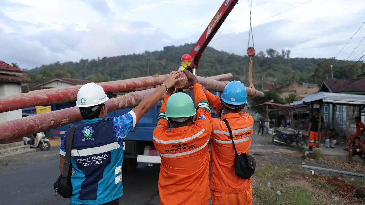 PLN mengerahkan seluruh sumber daya untuk mempercepat pemulihan listrik di Sumatera. (Foto: PLN)