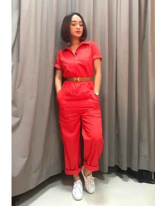 "Soalnya di luar kan tuntutan ya. Masyarakat taunya kita public figure, kalau masyarakat menilai dari penampilan,” tutur Zaskia. (Instagram/zaskia_gotix)