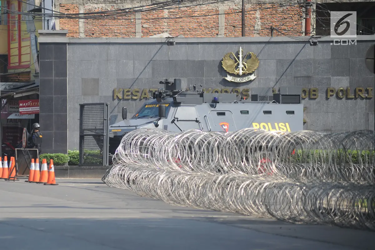 Mako Brimob Dijaga Ketat, Lalu Lintas Ditutup