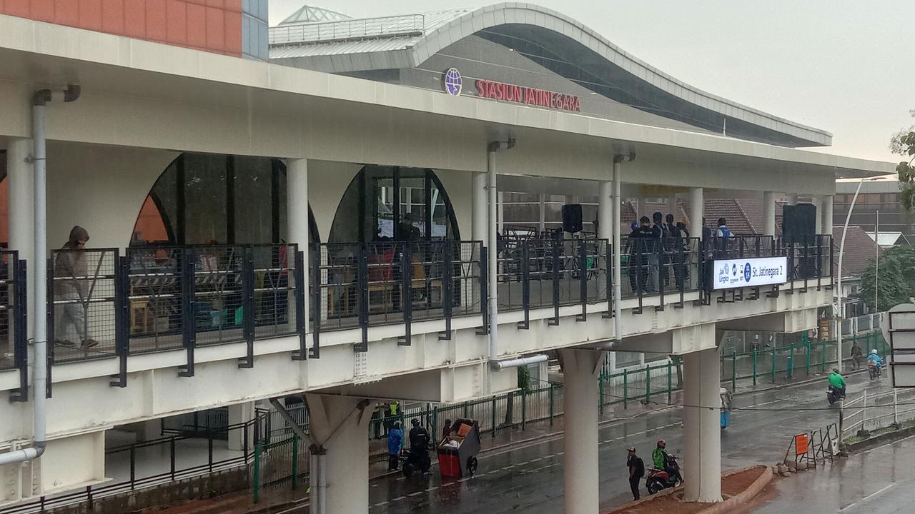 Peresmian intergasi Halte Transjakarta Jatinegara 2 dengan Stasiun Jatinegara di Jakarta Timur, Rabu (4/1/2023).