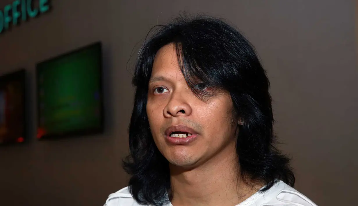 Arman dan anak sama-sama senang dengan film superhero. (Bintang/Deki Prayoga)