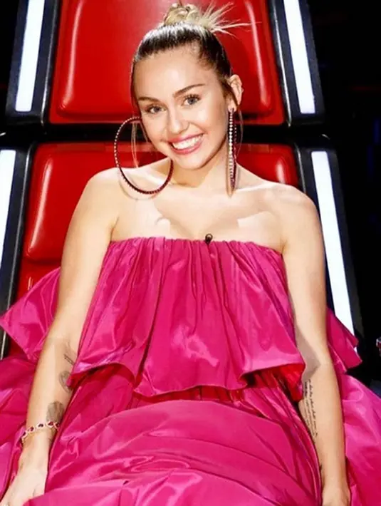 Bicara soal hubungan Miley Cyrus dan Liam Hemsworth, belum lama ini mereka dikabarkan sudah menikah secara diam-diam. Meski sampai saat ini kedua pihak belum juga memberikan konfirmasinya. (Instagram/miley cyrus)