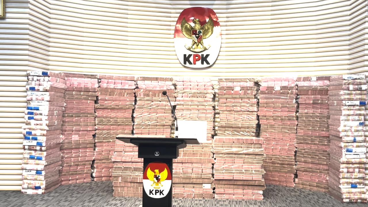 Tumpukan Duit Rp300 Miliar Hasil Rampasan Investasi Fiktif Taspen Dipamerkan, KPK: Kerugiannya Dahsyat!
