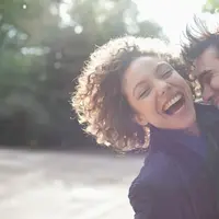 Punya bakat jenaka dari lahir, 5 zodiak ini hobi menghibur sekitarnya dengan canda tawa. (Via: tipsofdivorce.com)