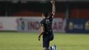 Striker Persib Bandung, Ferdinand Sinaga melakukan selebrasi usai mencetak gol kedua timnya ke gawang Persiraja Banda Aceh dalam laga matchday ke-3 Grup D Piala Menpora 2021 di Stadion Maguwoharjo, Sleman, Jumat (2/4/2021). Persib menang 2-1 atas Persiraja. (Bola.com/M Iqbal Ichsan)