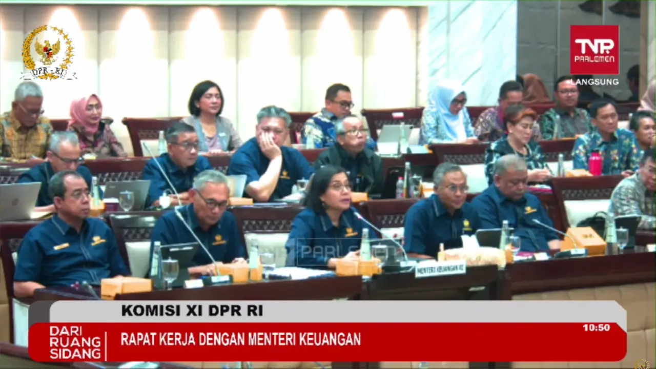 Menteri Keuangan (Menkeu) Sri Mulyani dalam Rapat Kerja dengan Komisi XI DPR RI, Rabu (3/7/2024). (Foto: Liputan6.com/Tira Santia)