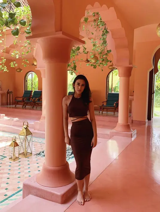 Punya gaya fashion stylish, berikut parade outfit Kusuma Puteri, Cucu dari Mooryati Soedibyo. [Foto: Instagram/ kusumaputeri]