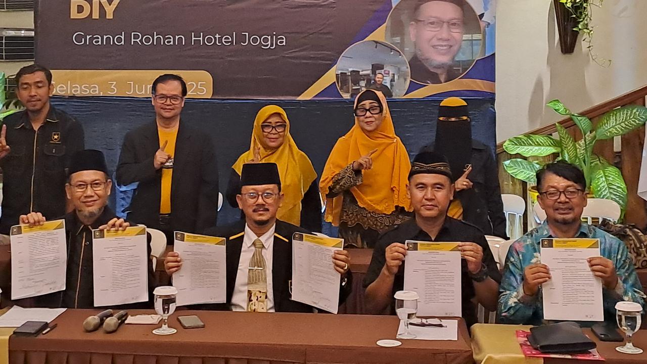 Pengurus Baru Partai ummat Soal Aksi Buang KTA: Biasa Seperti Anak Kecil, Nanti juga Reda Marahnya