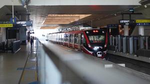 Operasional LRT Jabodebek Tetap Normal di Tengah Sebaran Abu Vulkanik