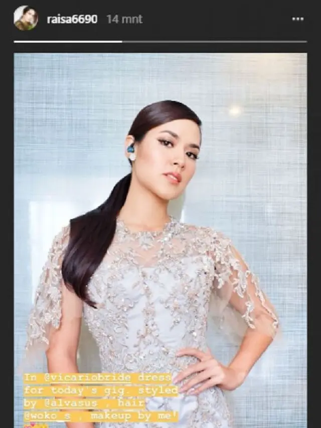 [Bintang] Tampil Stunning, Raisa dengan Outfit Glamor dan Dandanan Tanpa Makeup Artist