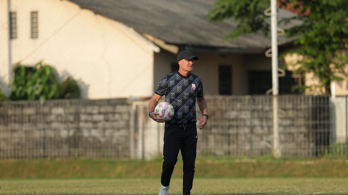 Peter de Roo Ungkap Pentingnya Kekalahan Persis saat Hadapi Bali United di Laga Uji Coba Terakhir