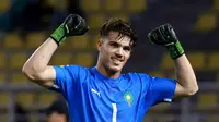 Kiper muda Maroko U-17, Taha Benrhozil, berhasil membantu timnya mencapai babak delapan besar Piala Dunia U-17 2023. (dok.FIFA)