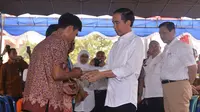 Presiden RI Joko Widodo meninjau RSUD Kayu Agung di Kayu Agung Kab OKI Sumsel (29/10). (Biropersfoto/Laily Rachev)