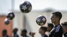 Pemain Benfica Petar Musa menghadiri sesi latihan jelang menghadapi Inter Milan pada pertandingan sepak bola perempat final Liga Champions di kamp pelatihan Benfica Campus, Seixal, pinggiran Lisbon, Portugal, Senin (10/4/2023). (PATRICIA DE MELO MOREIRA/AFP)
