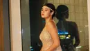 Diketahui bahwa Maria Theodore tampil menawan dengan gaya seperti dalam film The Great Gatsby untuk mengadiri sebuah ulang tahun dari sahabatnya. Tampil dengan gaya totalitas, banyak netizen membanjiri kolom komentarnya dengan berbagai pujian. (Liputan6.com/IG/@mariatheodoree)