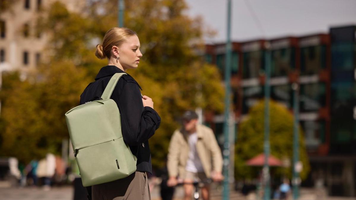 Transformasi Ransel Bisnis yang Stylish, Ultra-Ringan Terinspirasi Origami!