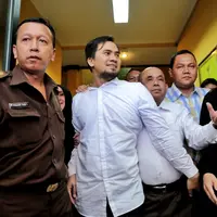 Bersama tahanan lain, Saipul Jamil dipindahkan ke Lapas Cipinang dengan menggunakan bus tahanan Kejaksaan Jakarta Utara. Berangkat sekitar pukul 14.45 WIB dan sampai pada pukul 15.10 WIB. (Adrian Putra/Bintang.com)