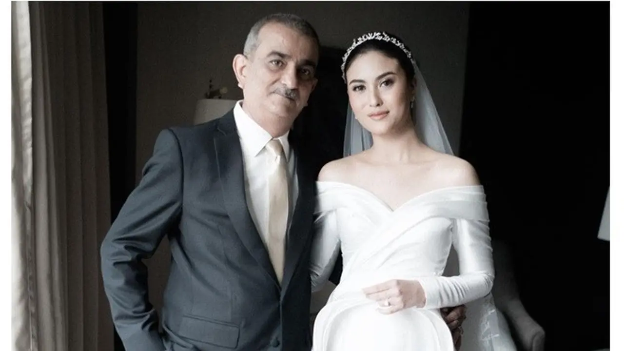 6 Potret Marcella Daryanani dan Ayahnya yang Berasal dari India