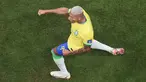 Penyerang Brasil Richarlison berselebrasi setelah mencetak gol pertama untuk timnya ke gawang Serbia pada laga perdana Grup G Piala Dunia 2022 Qatar di Lusail Stadium, Jumat (24/11/2022) dini hari WIB. Timnas Brasil mengawali langkah di Grup G Piala Dunia 2022 dengan membungkam Serbia 2-0. (AP Photo/Thanassis Stavrakis)