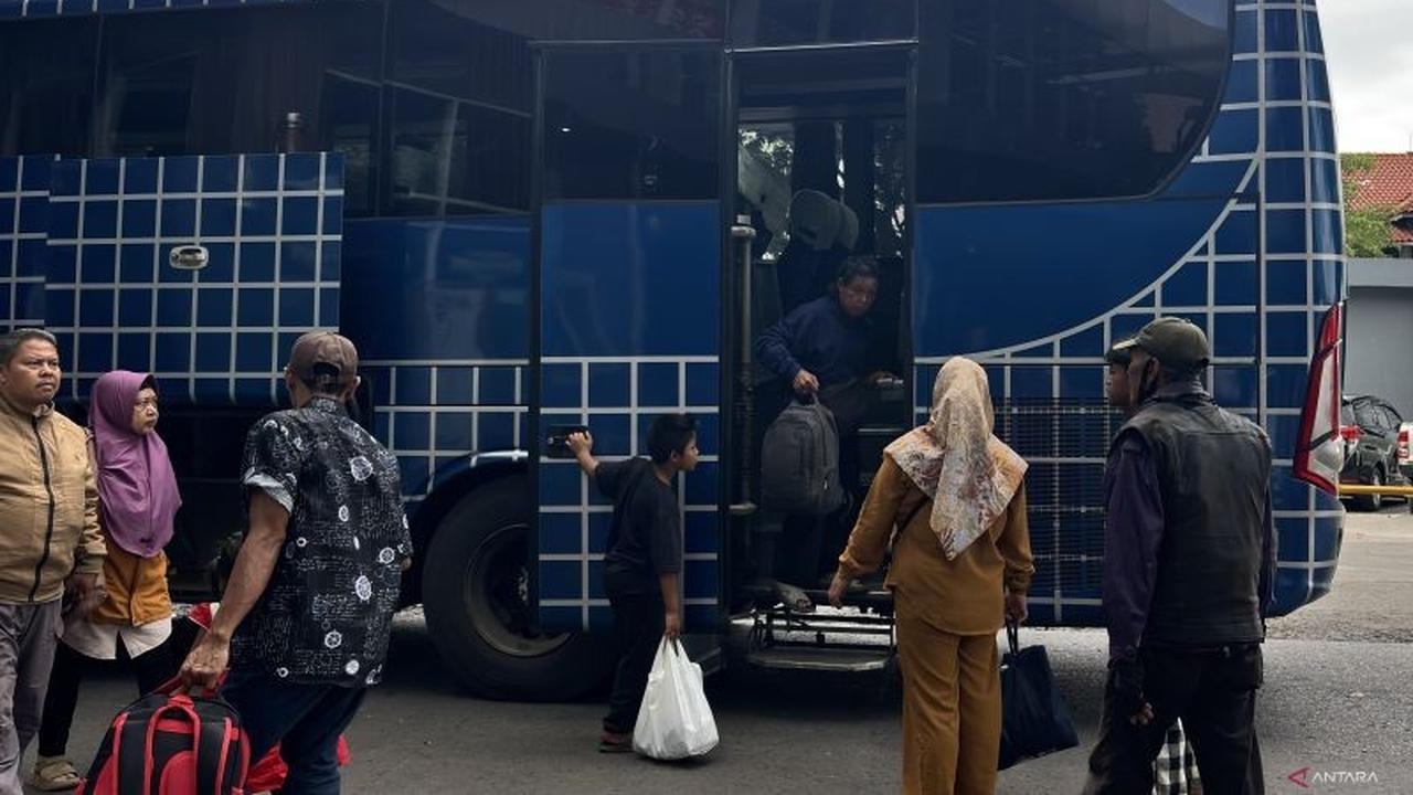 Kenyamanan Pemudik Terganggu: Eskalator Mati dan Asap Rokok Jadi Sorotan di Terminal Leuwipanjang
