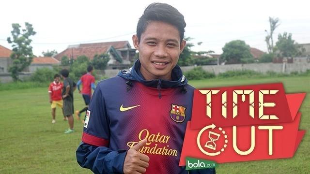 Evan Dimas harus meninggalkan semua atribut berbau Barcelona yang dimilikinya karena permintaan dari Nine Sport dan Espanyol B. Pasalnya, meski sama-sama dari Catalan, Espanyol merupakan klub musuh bebuyutan tim kesayangan Evan.