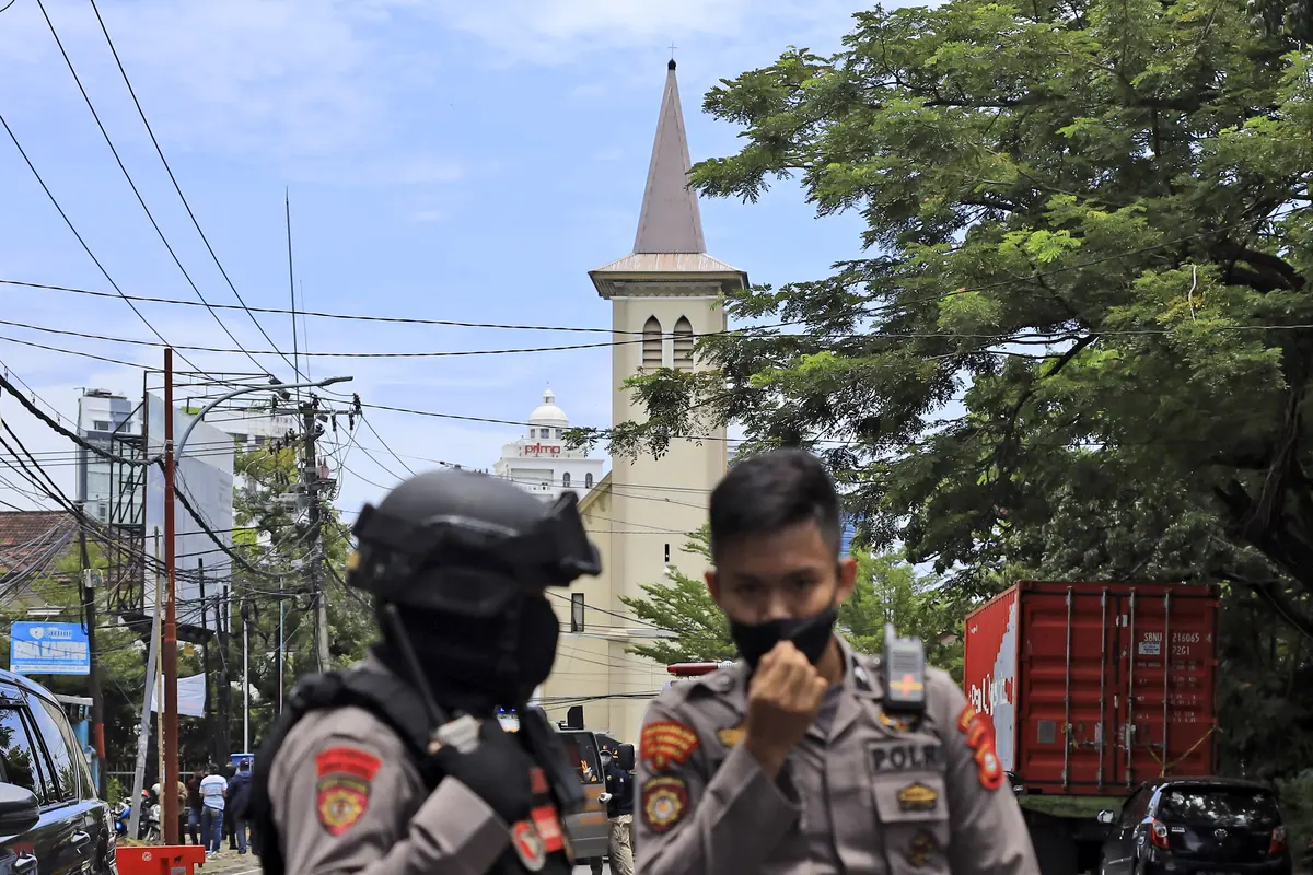 Penjagaan Ketat Gereja Katedral Makassar Pasca Ledakan Bom