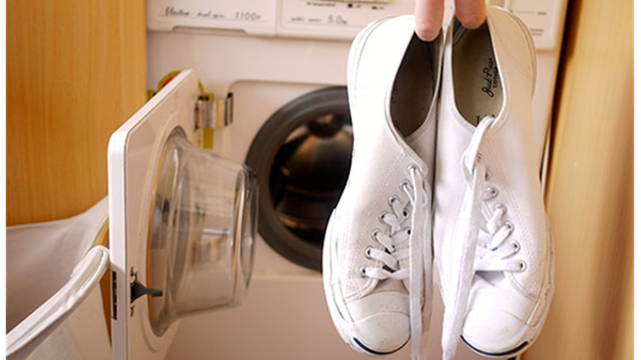 Cara Mencuci Sepatu yang Benar