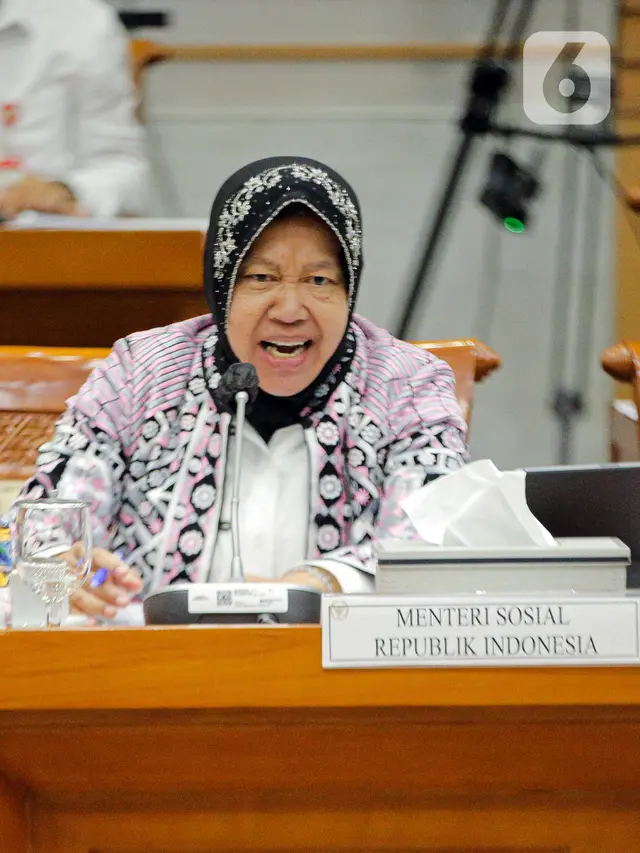 Mensos Risma Bersama DPR Bahas Pengawasan Program Bantuan Sosial Tahun 2022