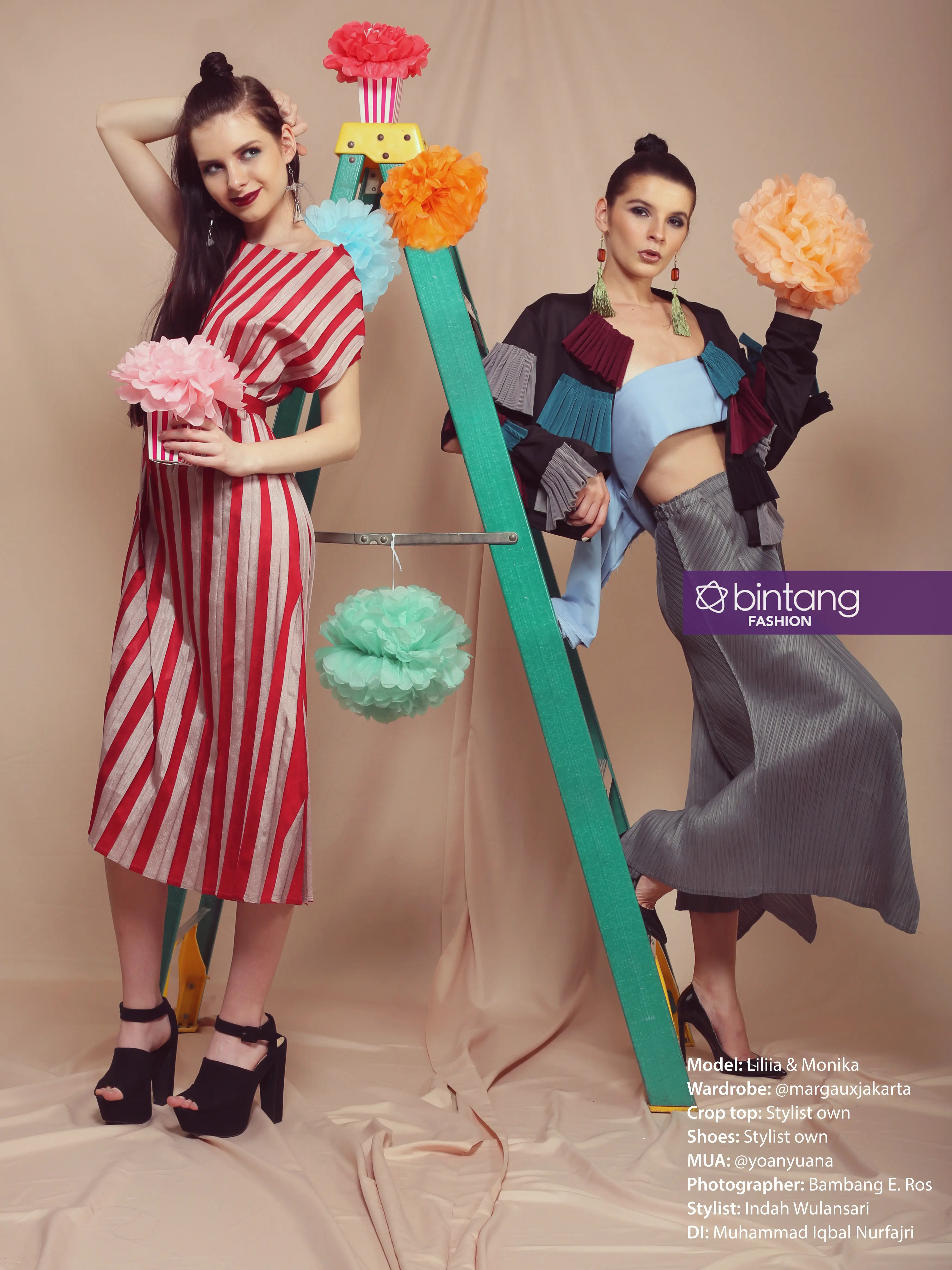 Beri kesan ceria atau playful saat menghadiri pesta. (Model: Liliia & Monika. Photographer: Bambang E. Ros, Wardrobe: @margauxjakarta. Shoes: Stylist own. MUA:@yoanyuana. Stylist: Indah Wulansari. DI: Muhammada Iqbal Nurfajri)