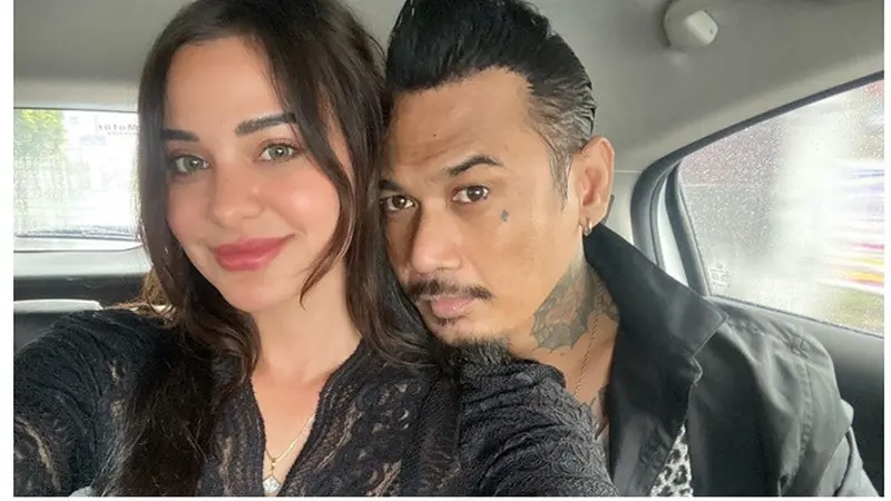 6 Potret Terbaru Jerinx SID Usai Bebas dari Penjara, Bahagia Bertemu Istri