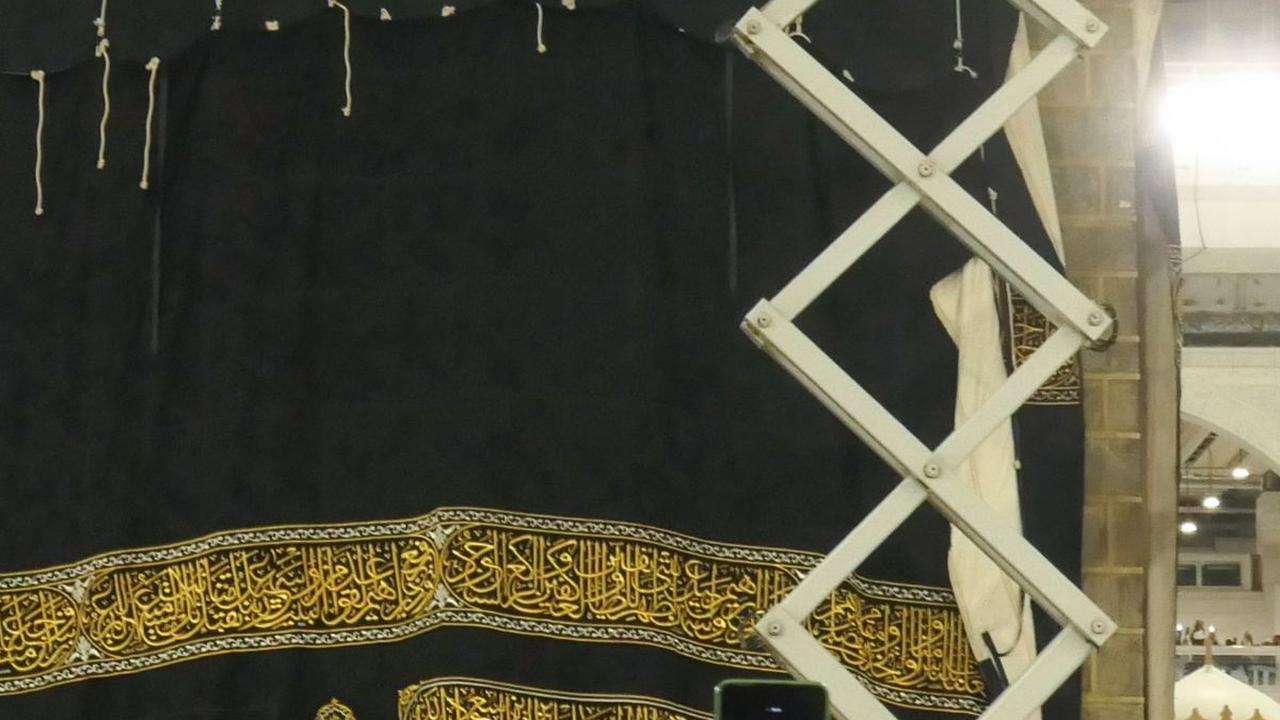 Pemerintah Arab Saudi mengalokasikan dana hingga 25 juta Riyal atau sekitar Rp100 miliar untuk pembuatan kain kiswah Ka'bah.