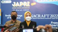 Ketua Dekranasda Jawa Barat Atalia Praratya Ridwan Kamil menerangkan kesiapan Jabar dalam event Inacraft 2022 saat acara Japri di Gedung Sate, Senin (21/3/2022). Inacraft 2022 akan diselenggarakan di Balai Sidang Jakarta Convention Center (JCC) 23-27 Maret 2022.