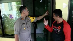 Polisi masih menyelidiki penyerangan polsek Penjaringan. Pelaku diduga mengalami gangguan mental dan ingin mati ditembak polisi.