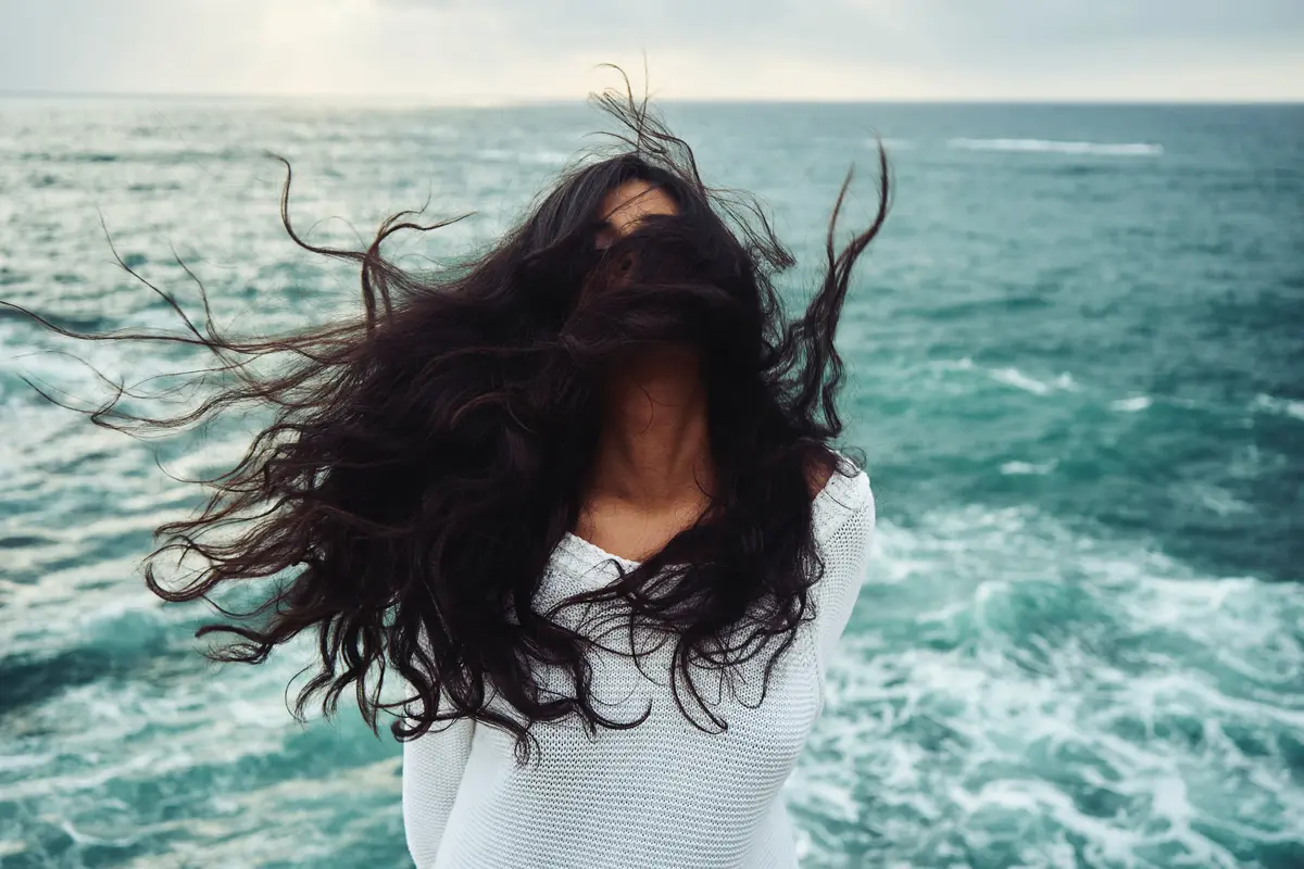 4 Tips Terbaik untuk Mengatur Rambut Yang Mengembang