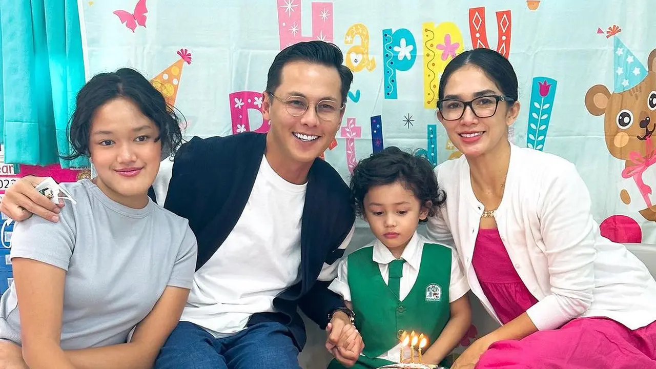 Ussy Sulistiawaty dan Andhika Pratama