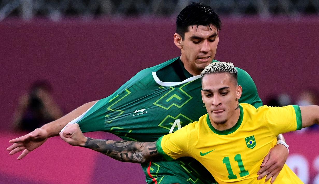 Pertandingan berlanjut hingga babak ekstra time. Brasil dan Meksiko saling ciptakan peluang, namun hingga waktu dua kali 15 menit kedua tim tetap tak mampu mencetak gol. Kesempatan terakhir menentukan pemenang melalui adu pinalti. (Foto: AFP/Pedro Pardo)