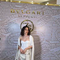 Untuk pertama kalinya Bulgari Pop-Up store hadir di Indonesia Grand opening party yang diadakan pada hari Jumat 20 Oktober 2023, berlangsung sangat meriah. Tampah hadir Cinta Laura dengan busana memikat yang dipadukan dengan aksesori dari Bulgari. [ Foto: Adinda Tri Wardhani - Fimela.con ]