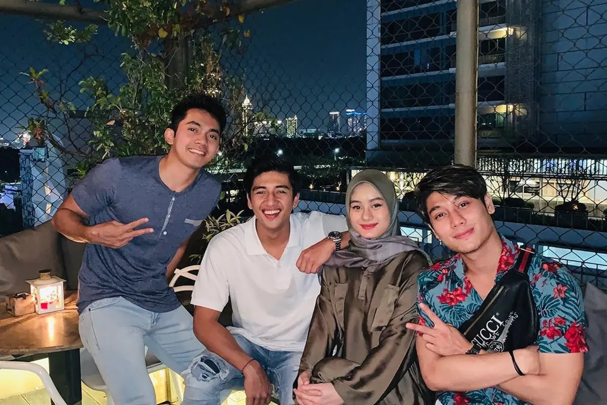 Pernah Bikin Webseries Bareng, Ini 6 Potret Dinda Hauw Bersama Anggota The Gabuts