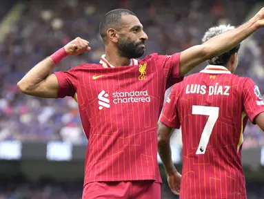 Liverpool membuka Premier League musim 2024/2025 dengan raihan tiga angka usai mengalahkan tuan rumah berstatus tim promosi, Ipswich Town dengan skor 2-0 di Portman Road Stadium, Ipswich, Sabtu (17/8/2024). Dua gol tim asuhan Arne Slot dilesakkan Diogo Jota (60') dan Mohamed Salah (65'). Gol Mohamed Salah menjadi golnya yang ke-9 dalam laga pembuka The Reds di Premier League yang mematahkan rekor Alan Shearer dengan 8 gol. (AP Photo/Alastair Grant)