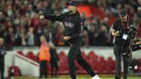 Pelatih Liverpool, Jurgen Klopp merayakan kemenangan timnya atas Newcastle United pada pertandingan lanjutan Liga Inggris di stadion Anfield di Liverpool, Inggris, Kamis (1/9/2022). Liverpool menang tipis atas Newcastle 2-1. (AP Photo/Jon Super)