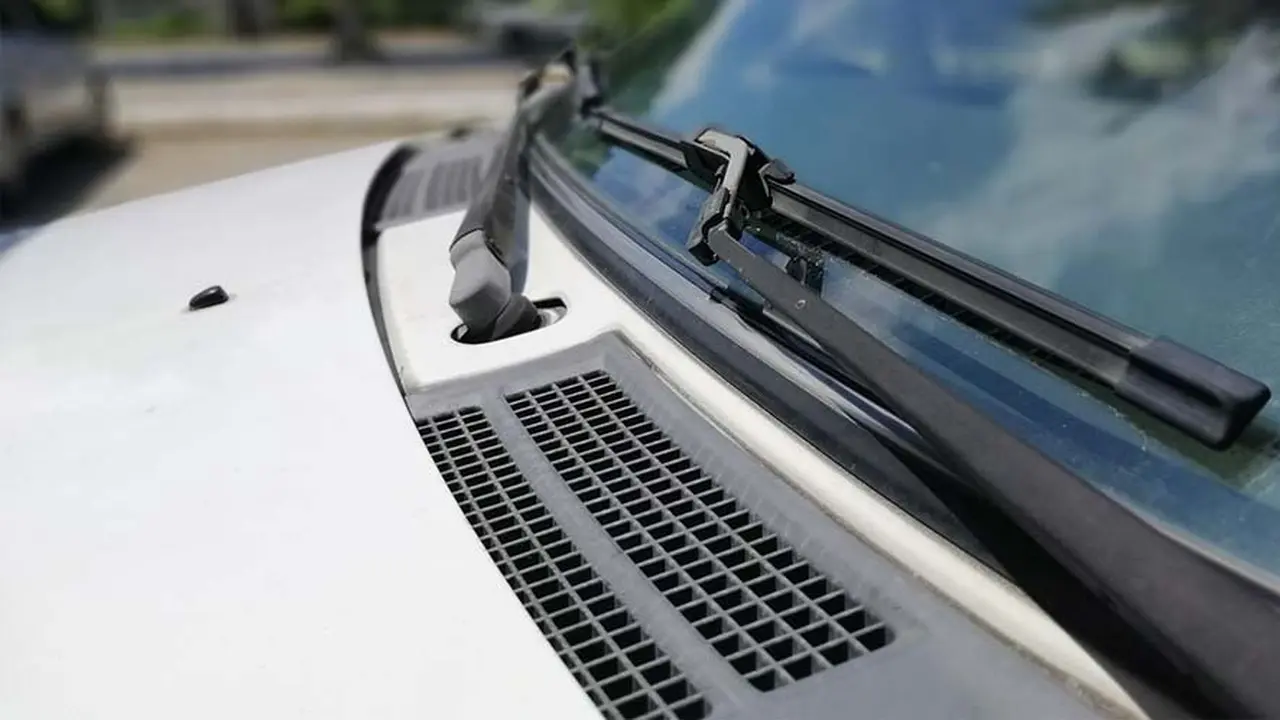 Wiper mobil (topgear.com.ph)