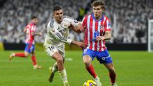 Gelandang Real Madrid, Dani Ceballos, tampil impresif ketika timnya bermain imbang 1-1 kontra Atletico Madrid pada laga pekan ke-23 La Liga di Santiago Bernabeu, Madrid, Minggu (09/02/2025) dini hari WIB. (AP&nbsp;Photo/Manu Fernandez)