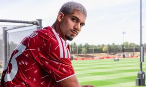 Ronald Araujo resmi gabung Liverpool dari Barcelona dengan status pinjaman jelang musim 2026/2027. (Dok. liverpoolfc.com)