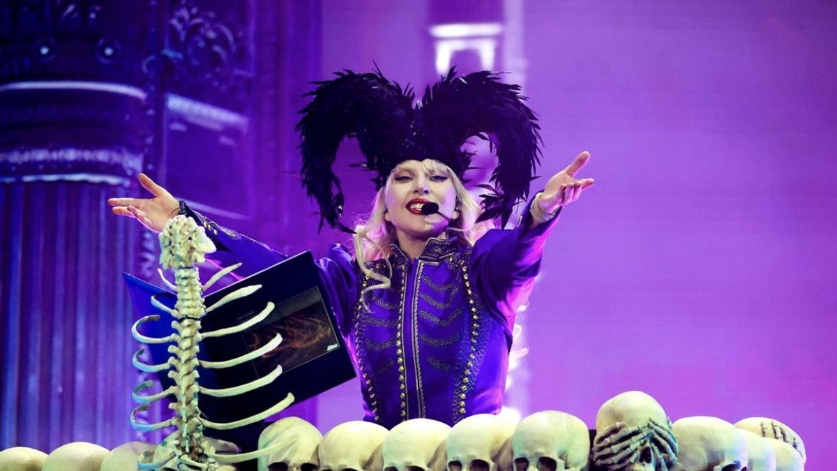 Gaya Gothic Lady Gaga di Coachella 2025, Sukses Hipnotis Penonton