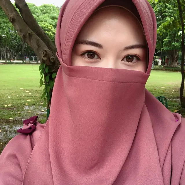 10 Tahun Jadi Mualaf, Ini 6 Potret Ayana Moon Pakai Cadar