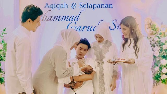 6 Momen Akikah Anak Tri Suaka dan Nabila Maharani, Bahagia Bareng Keluarga Besar