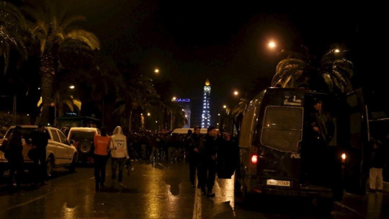 Bus militer pengawal Presiden Tunisia diserang bom, 12 tewas