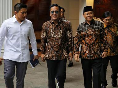 Miftah Maulana Habiburrahman (kedua kiri) atau lebih dikenal dengan Gus Miftah adalah seorang pendakwah dan pimpinan Pondok Pesantren Ora Aji di Sleman. (Liputan6.com/Angga Yuniar)