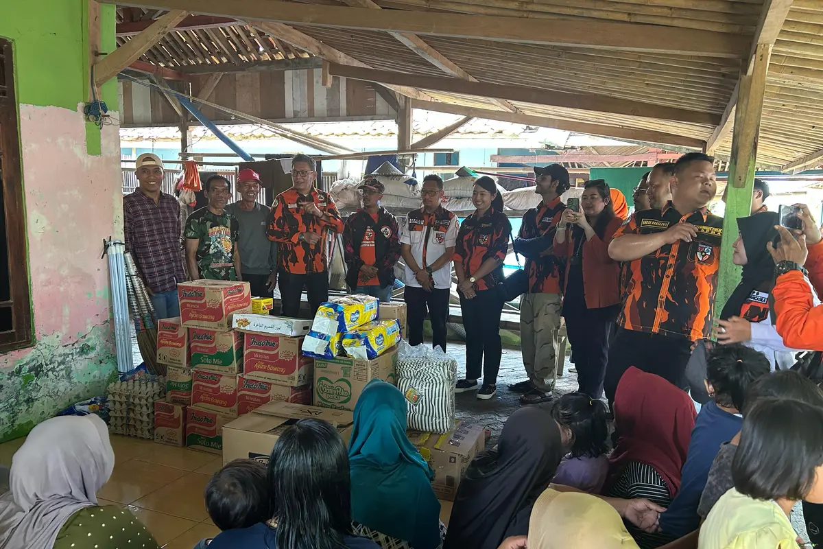 Pengurus Pusat Satuan Pelajar dan Mahasiswa Pemuda Pancasila (Sapma PP) menjalankan aksi sosial dengan mengirimkan sandang, pangan, air dan obat-obatan dibutuhkan korban banjir di Bekasi dan sekitarnya pada Sabtu (8/3) (Istimewa)