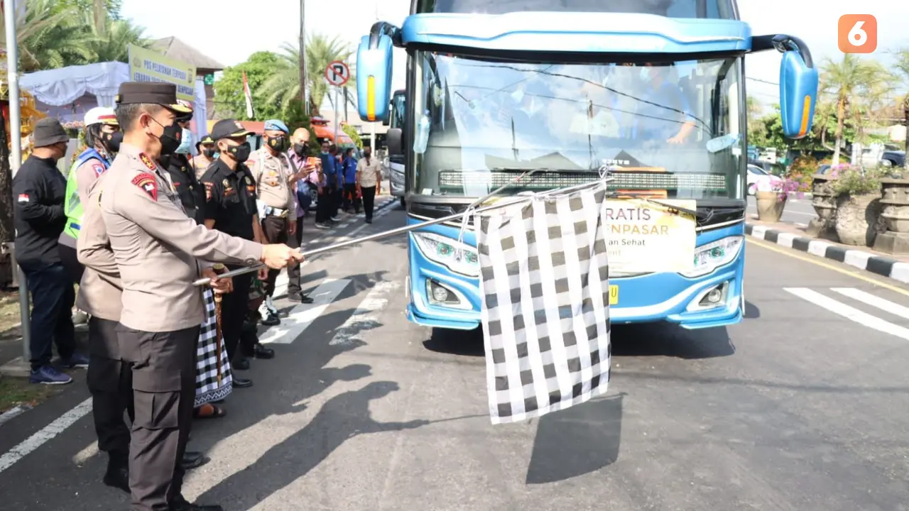 Kapolda Bali Lepas Rombongan Bus Mudik Gratis Dari Bali